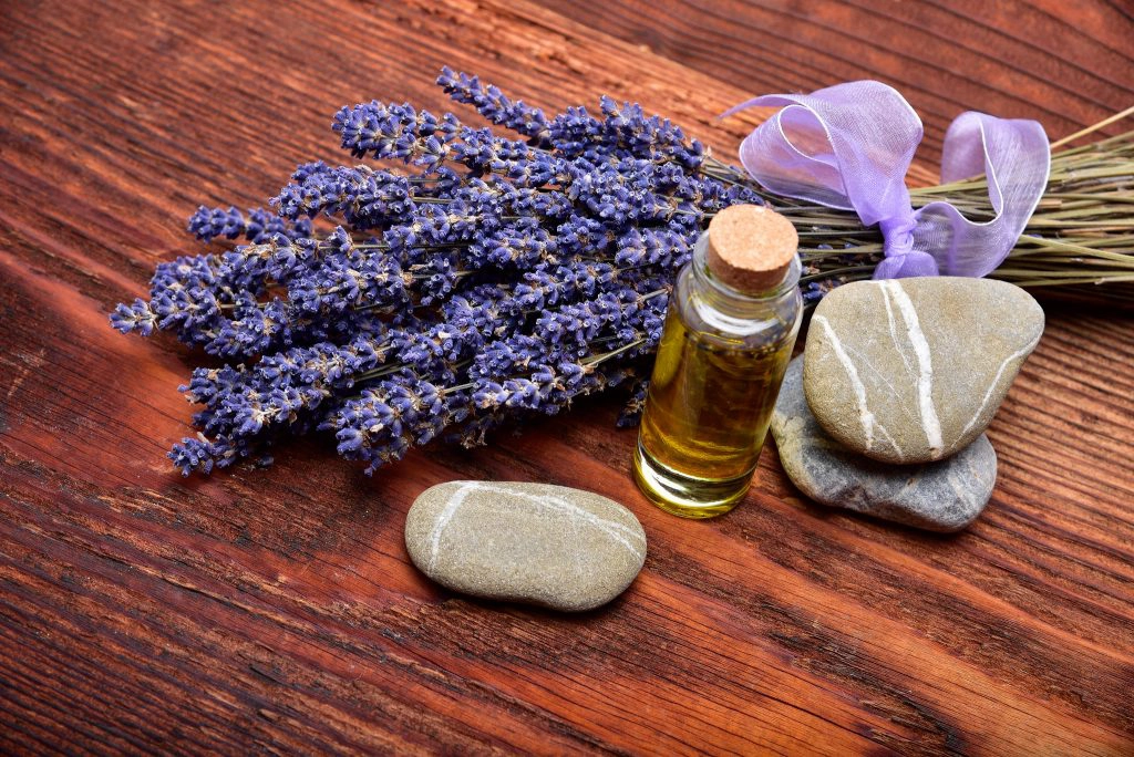 4 Best Uses of Lavender Oil for Hair
