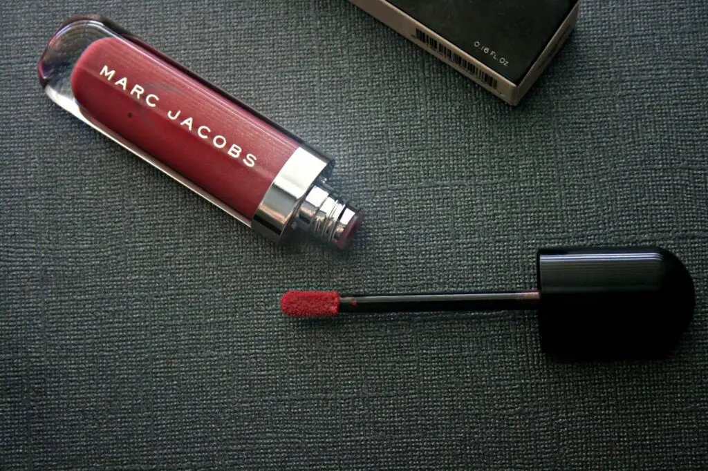 Marc Jacobs Beauty Lust For Lacquer Lip Vinyl in Kissability Review