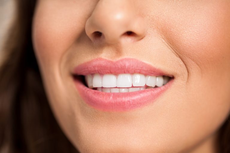 How to Whiten Your Teeth Naturally in Eight Ways